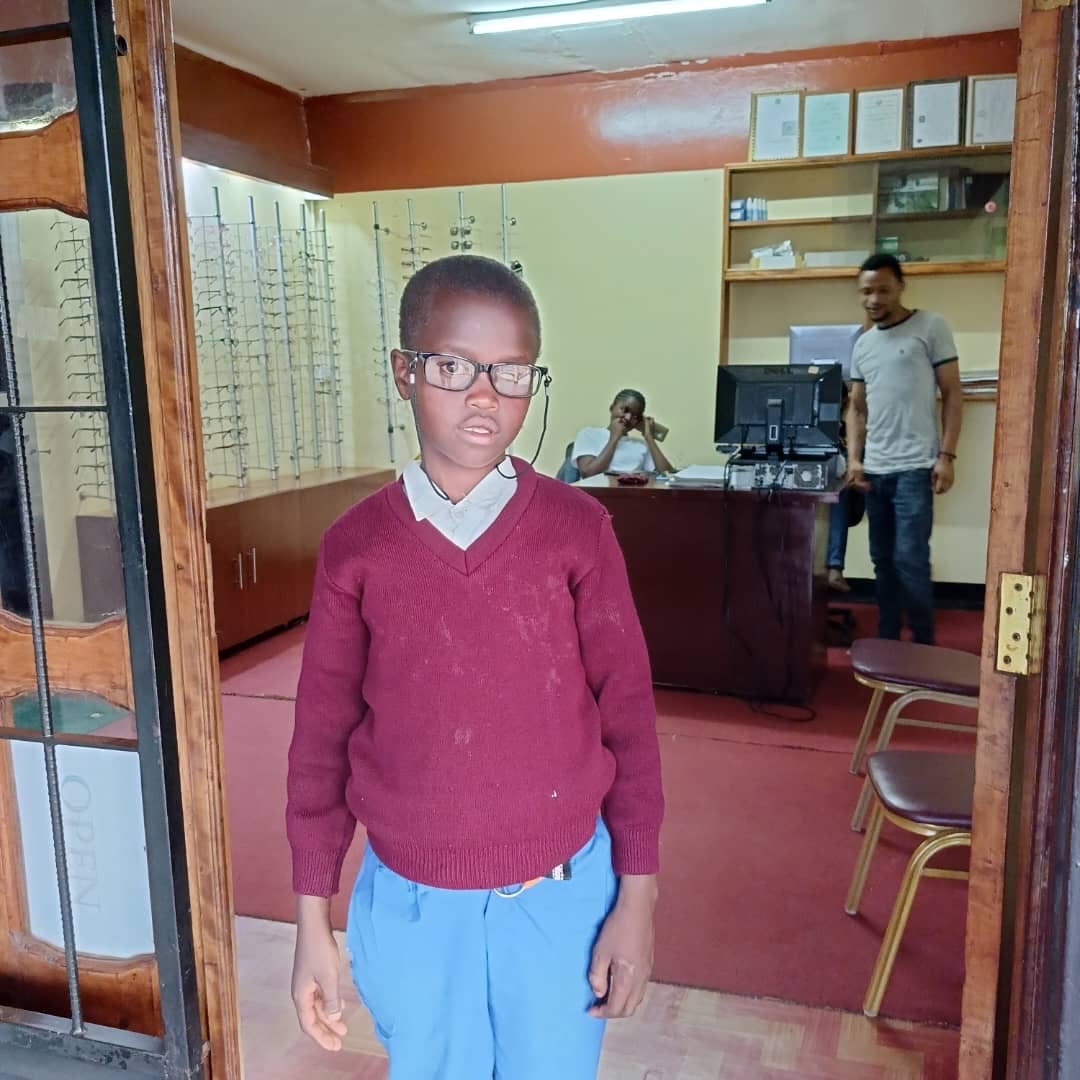 Elisante with new glasses
